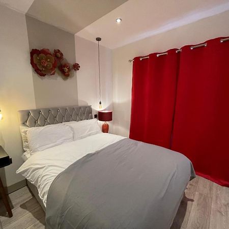 Letzi Premium Cozy Retreat Private En-Suite Rooms, Wembley Londra Exterior foto