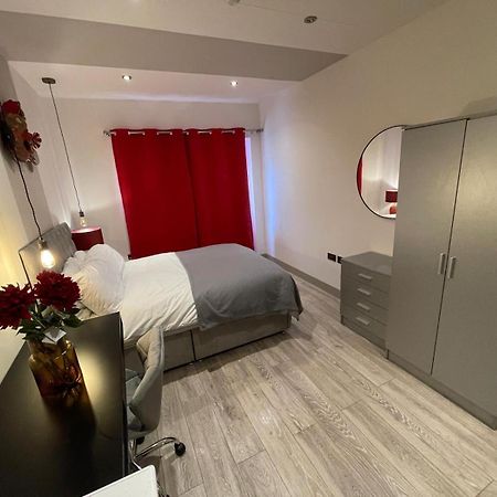 Letzi Premium Cozy Retreat Private En-Suite Rooms, Wembley Londra Exterior foto