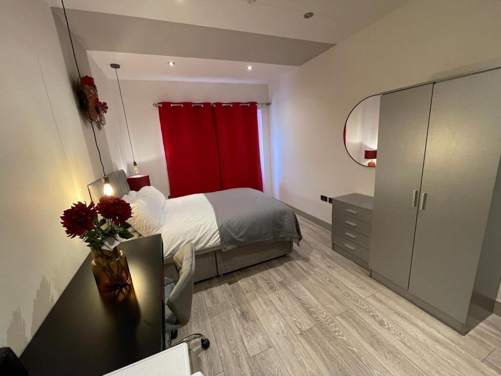 Letzi Premium Cozy Retreat Private En-Suite Rooms, Wembley Londra Exterior foto