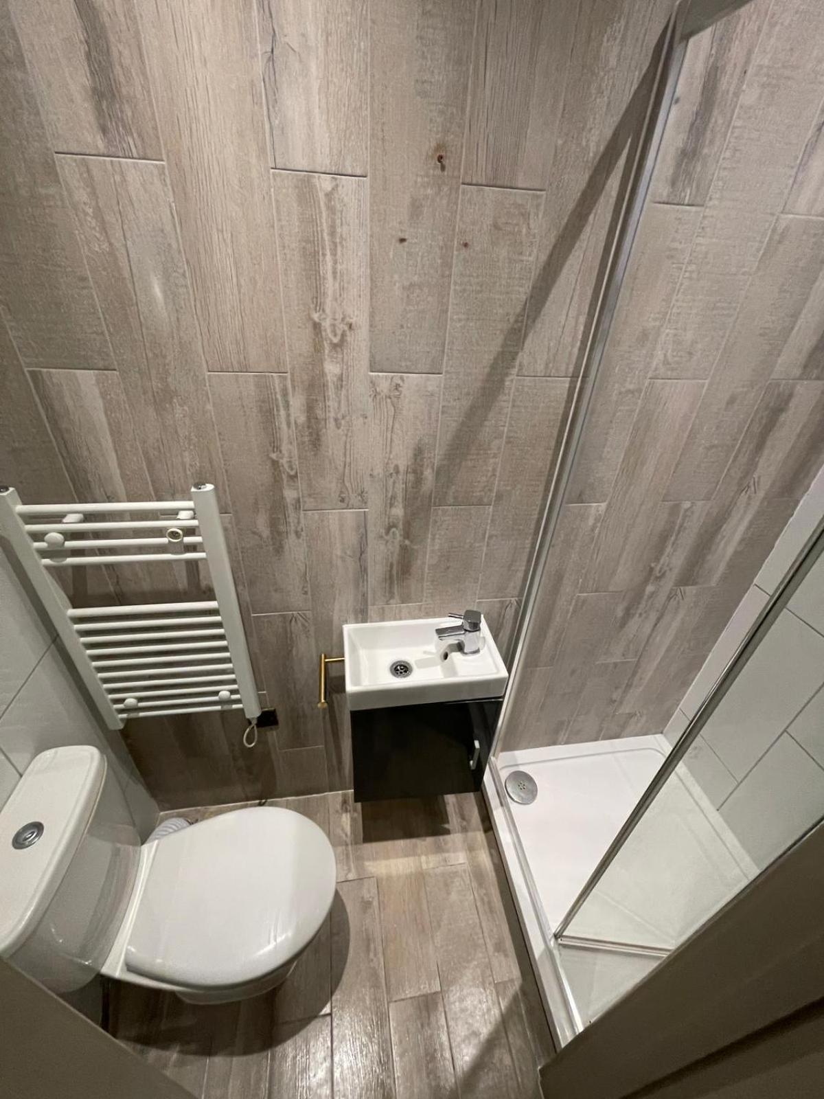 Letzi Premium Cozy Retreat Private En-Suite Rooms, Wembley Londra Exterior foto