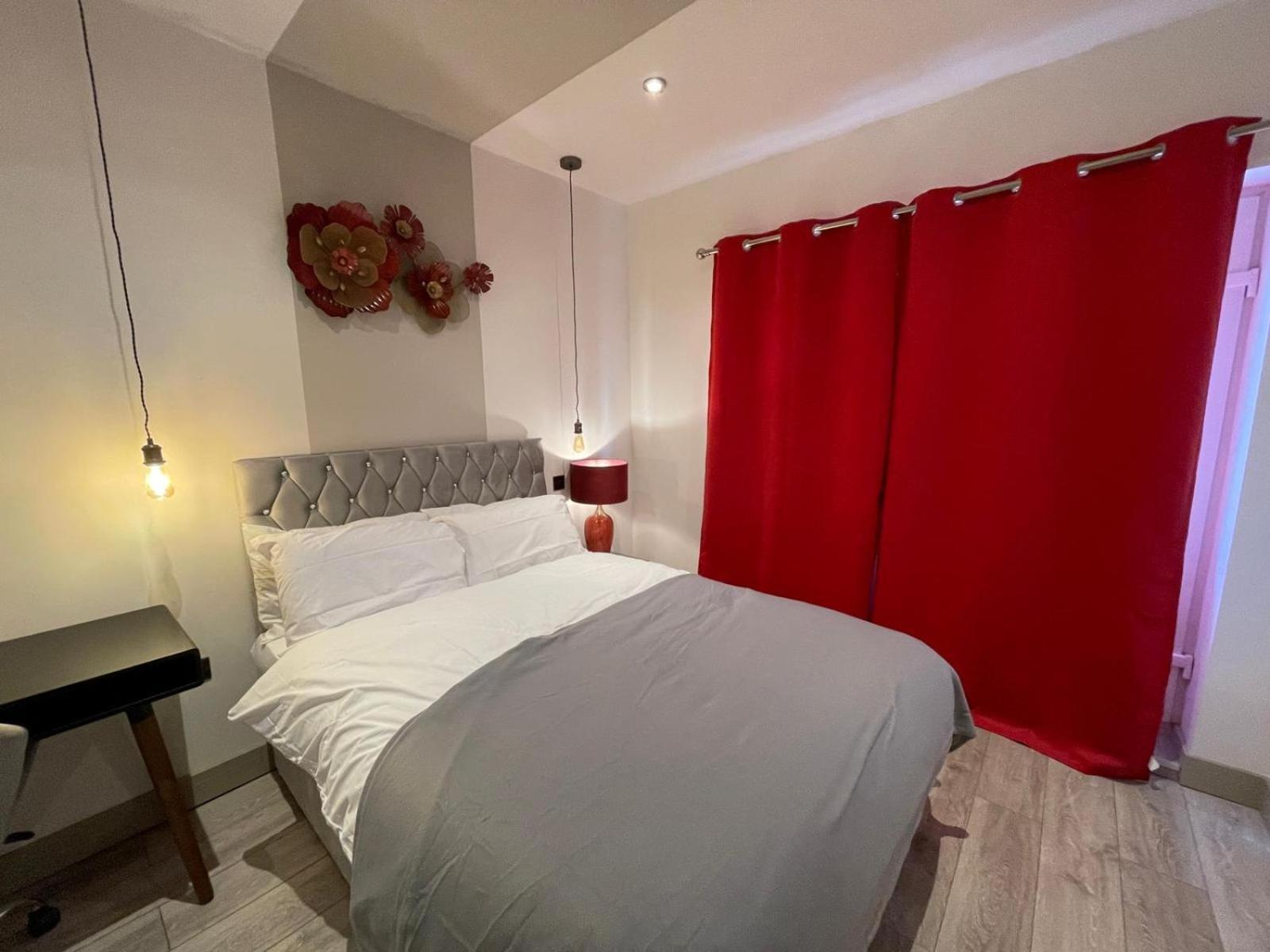 Letzi Premium Cozy Retreat Private En-Suite Rooms, Wembley Londra Exterior foto
