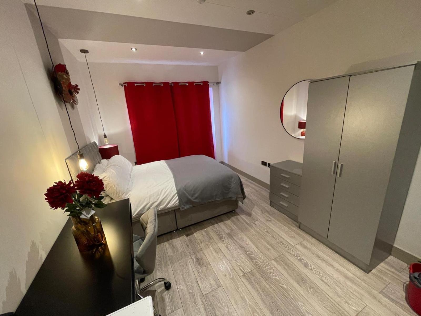 Letzi Premium Cozy Retreat Private En-Suite Rooms, Wembley Londra Exterior foto
