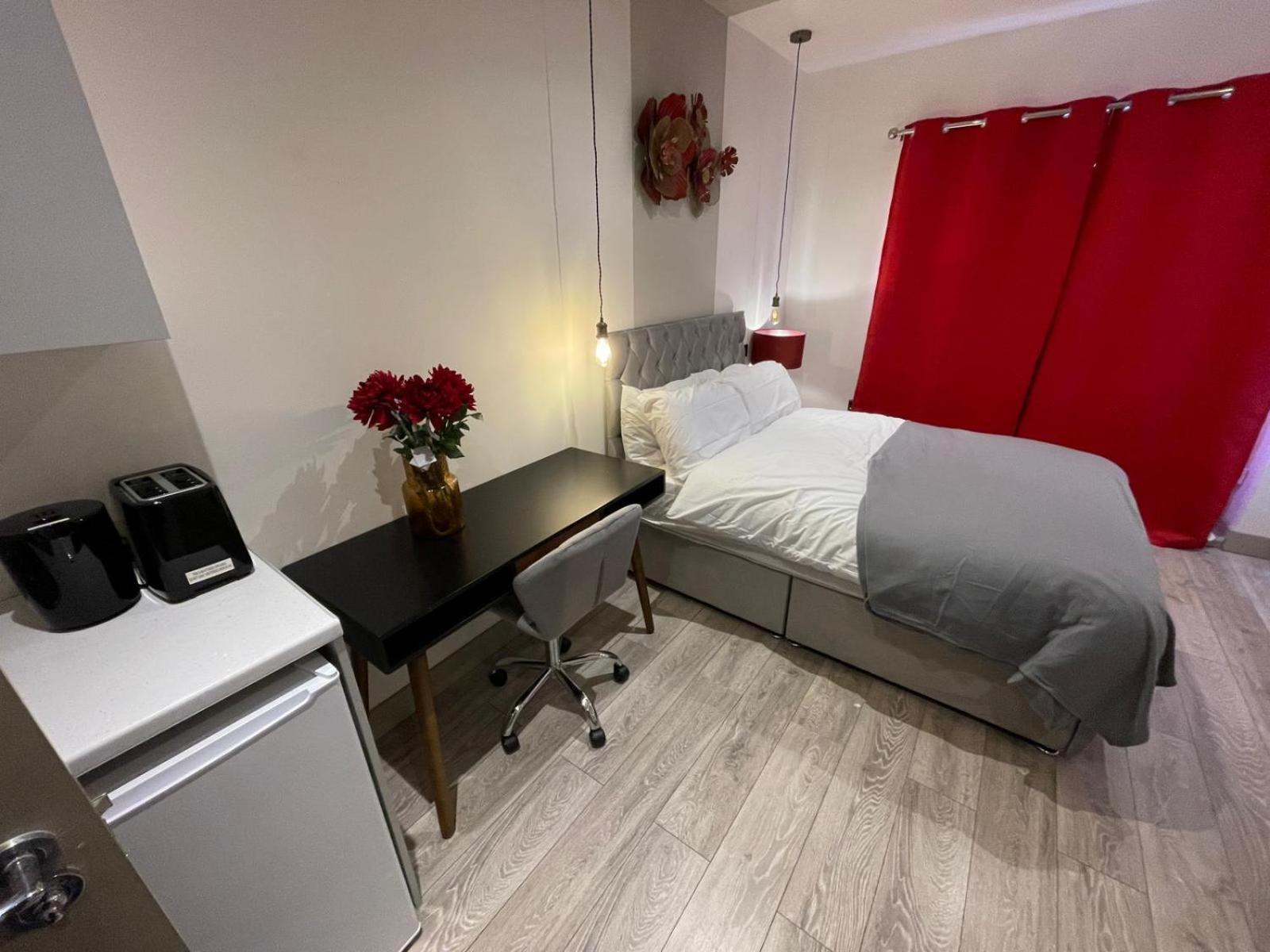 Letzi Premium Cozy Retreat Private En-Suite Rooms, Wembley Londra Exterior foto